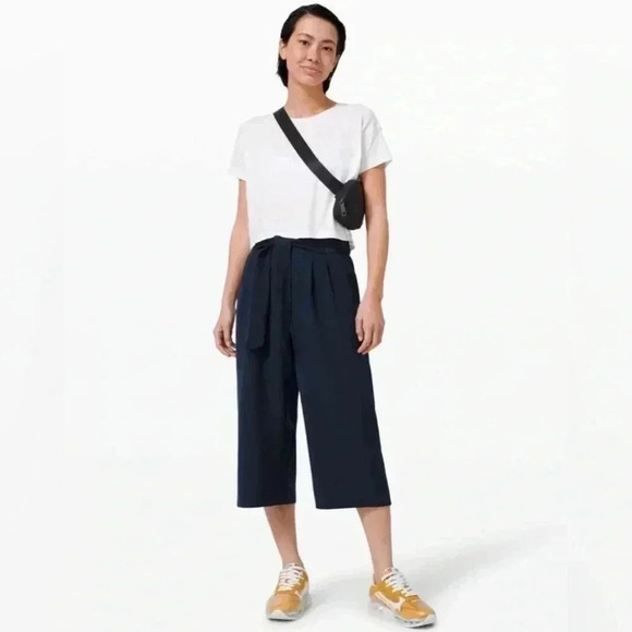 Lululemon Noir Crop True Navy Pants Size 6 - Picture 2 of 6